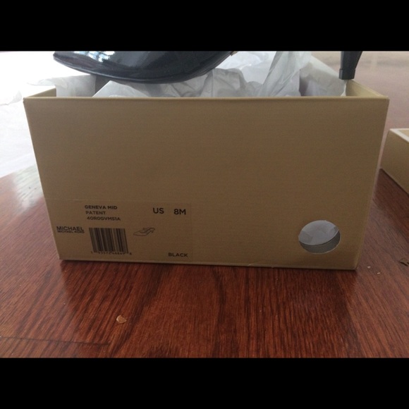 Michael Kors Geneva Black Patent Mule Sz 8 - Picture 7 of 7